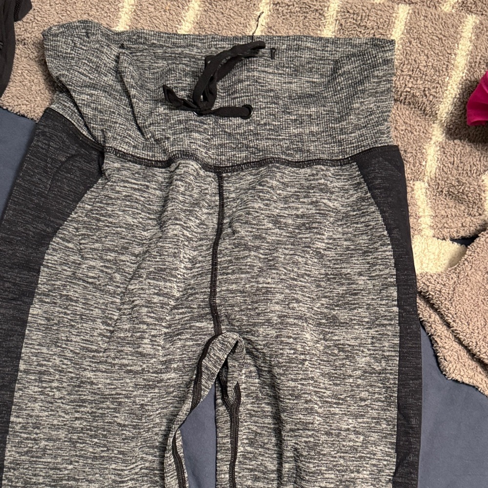 PINK Victoria's Secret Gray and Black Leggings